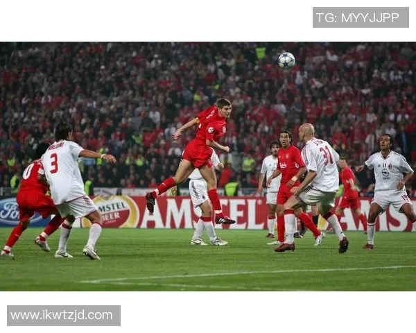 聚焦世界足球球星精彩表现全面盘点各大赛事中频繁出场瞬间